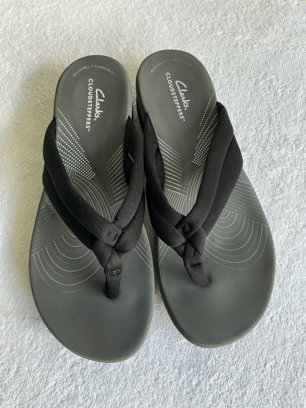 Clarks Black Cloudsteppers Twisted Fabric Thong Sandals